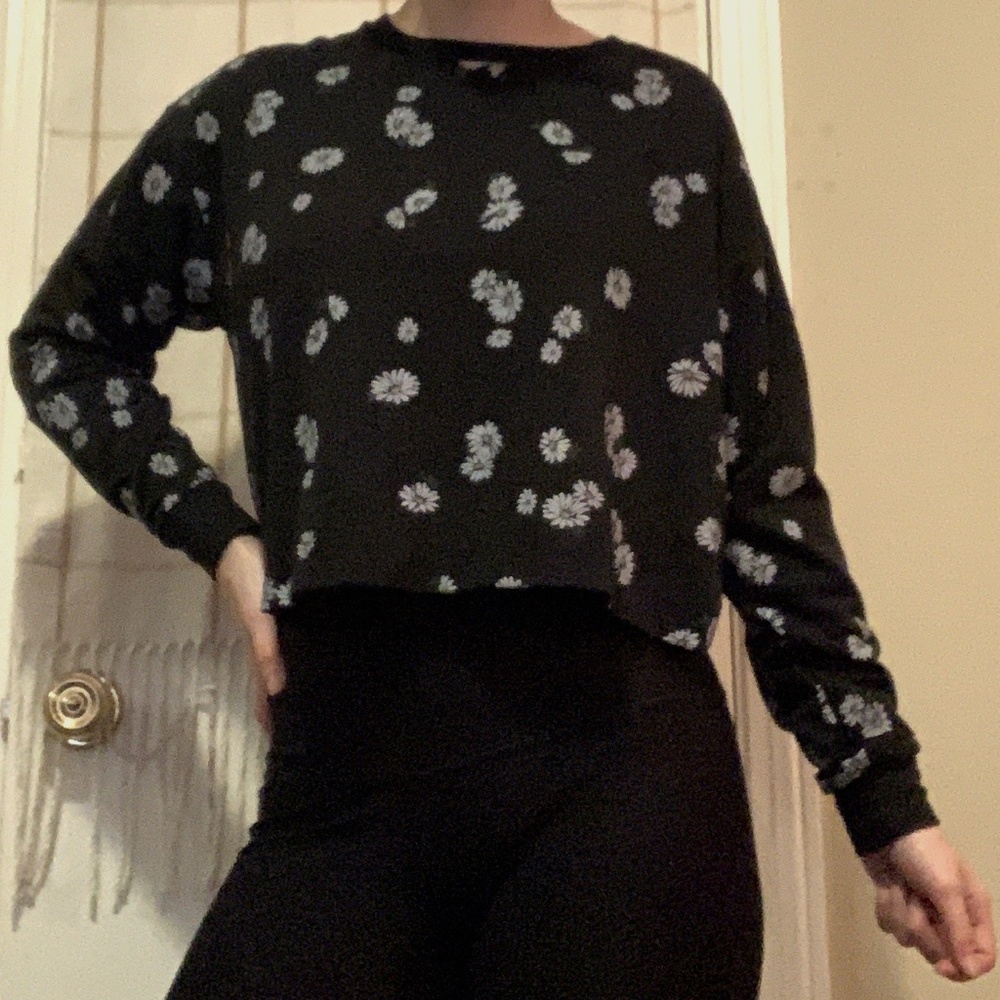 Women's small cropped long-sleeve floral top.
